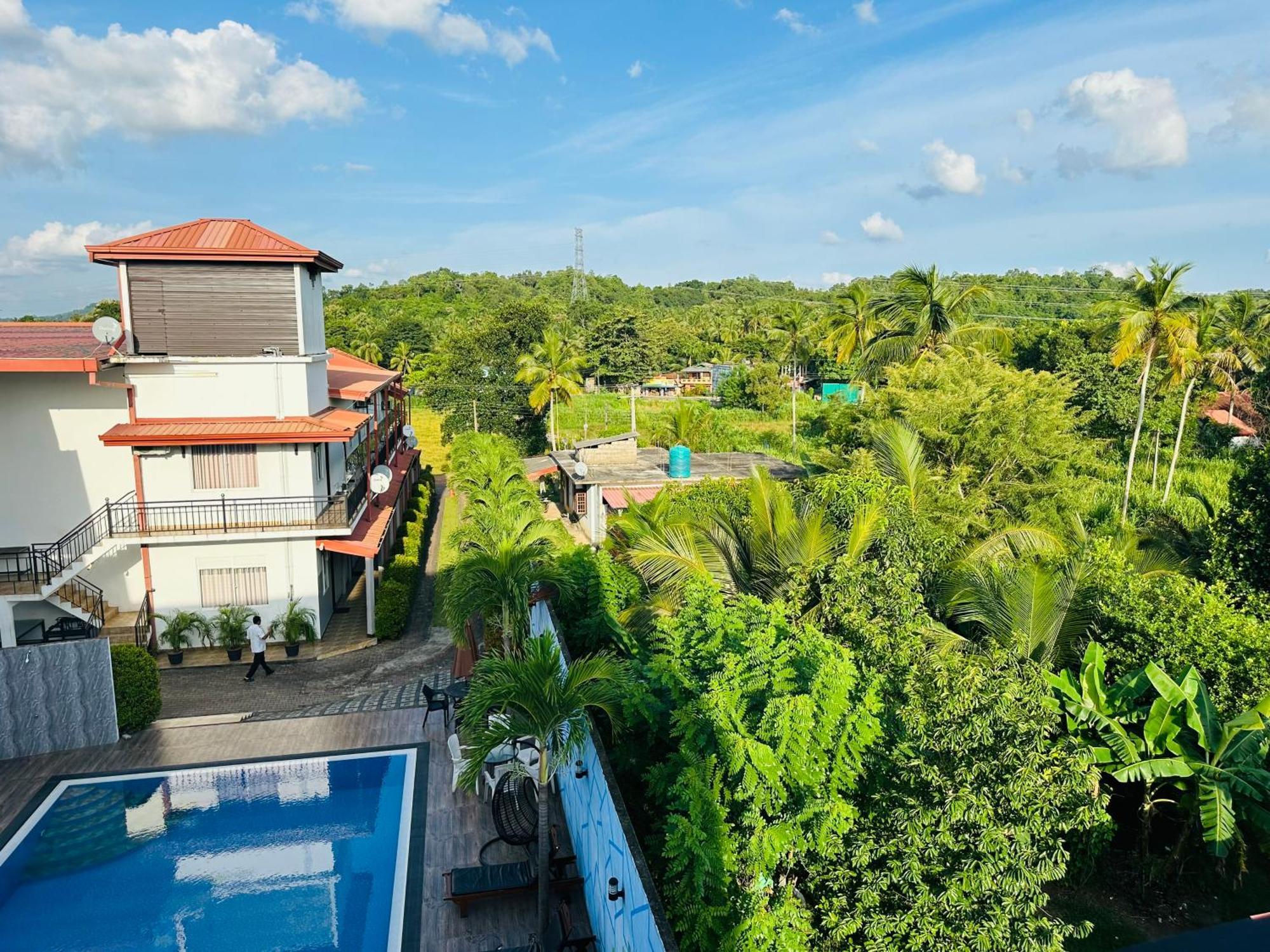 Ruwanara Royal Majestry Hotel Ambagahagedara Exterior foto